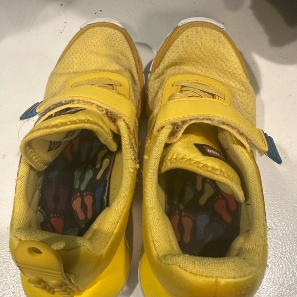 *SOLD*  Adidas x Lego Primeblue sneakers sz 13 little kids and sz 3 big kids - Picture 4 of 8